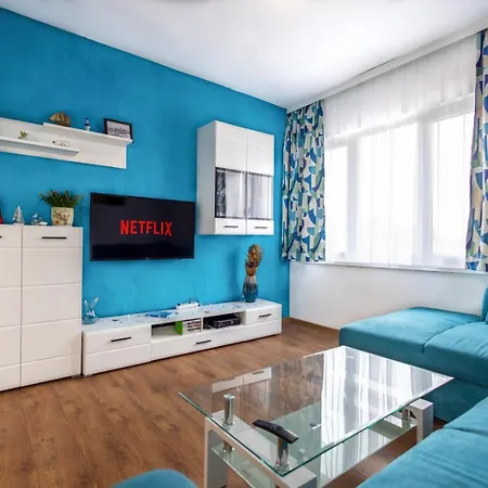 Cozy 2br By The Sea Garden Apartment
