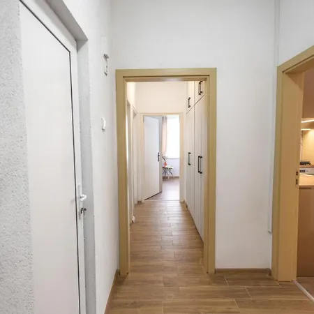 Apartment Cozy 2br By The Sea Garden