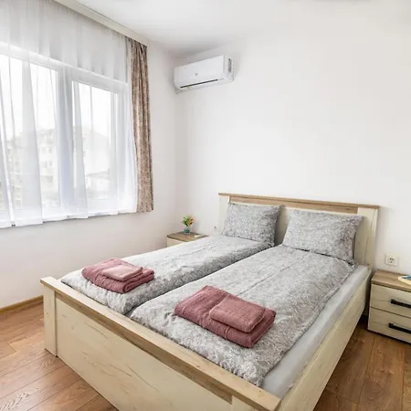 Cozy 2br By The Sea Garden Apartment *